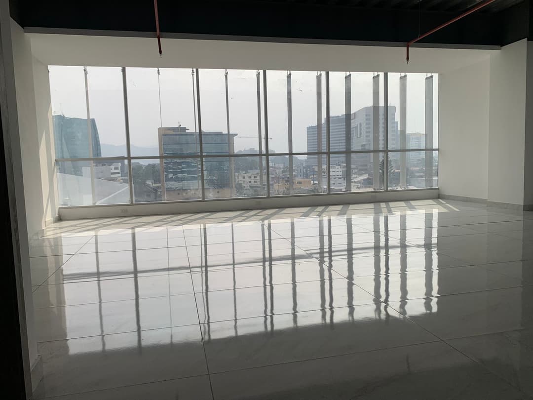 Oficinas en Venta y Locales Comerciales en Alquiler